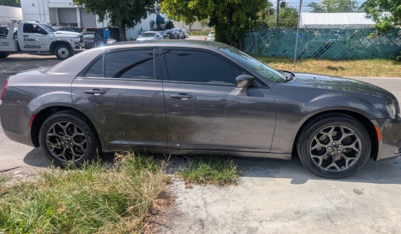 
								2019 Chrysler 300 full									