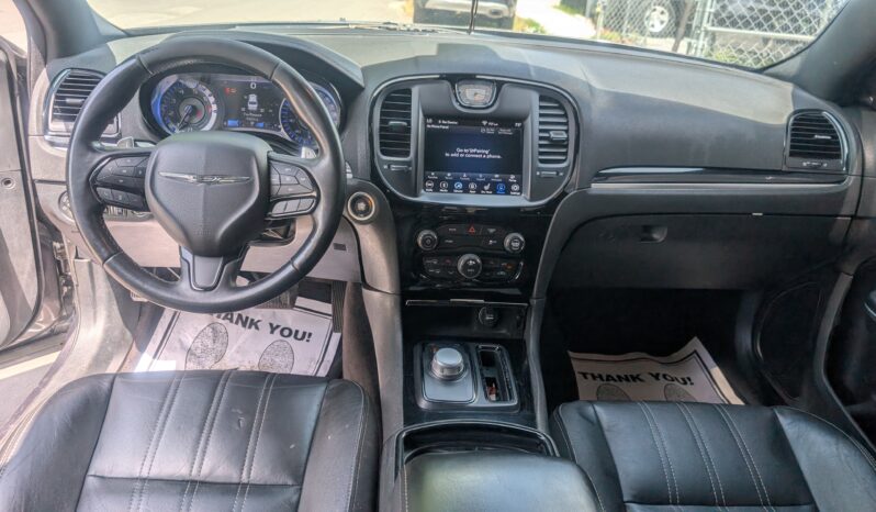 
								2019 Chrysler 300 full									