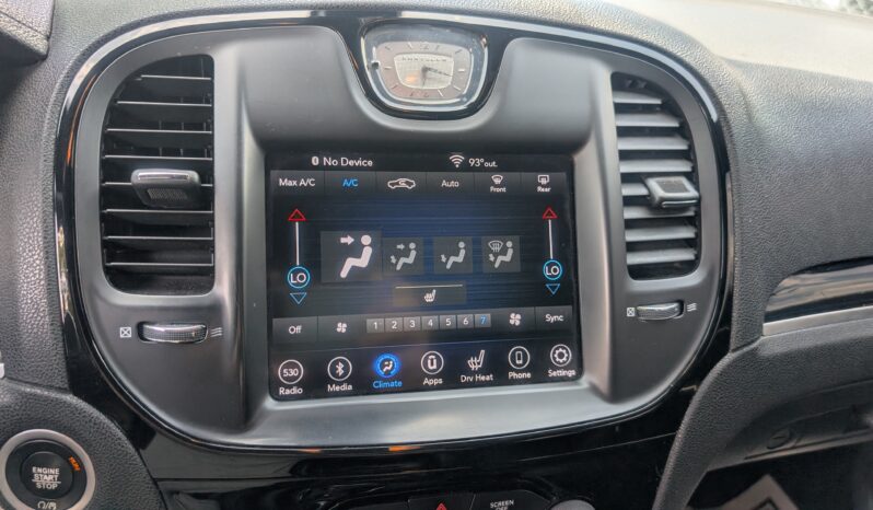 
								2019 Chrysler 300 full									