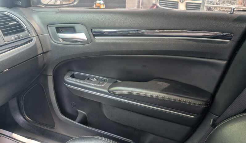 
								2019 Chrysler 300 full									