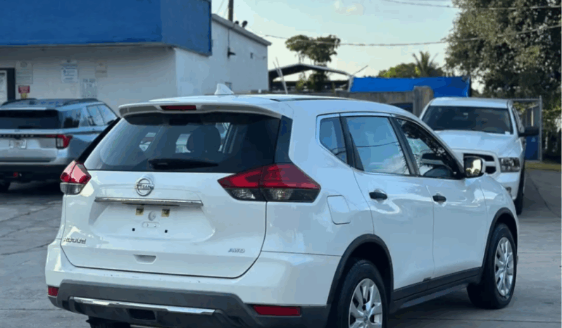 
								Nissan Rogue S 2017 full									