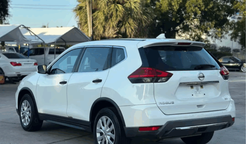 
								Nissan Rogue S 2017 full									