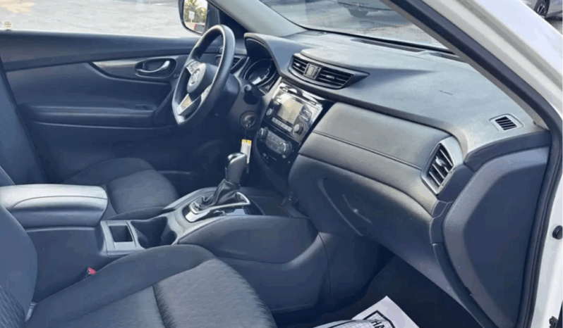 
								Nissan Rogue S 2017 full									