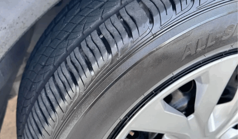 
								Nissan Rogue S 2017 full									