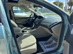 
										2012 Ford Focus SEL full									