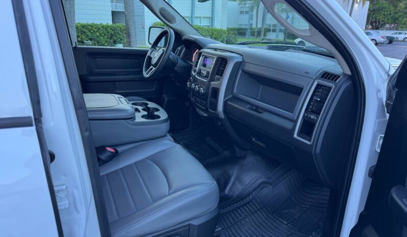 
								2018 RAM 1500 ST full									