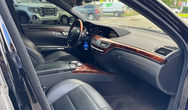 
								2011 Mercedes-Benz S63 AMG Base full									