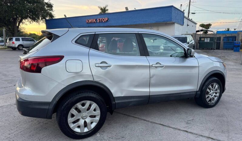 
								2018 Nissan Rogue Sport S full									