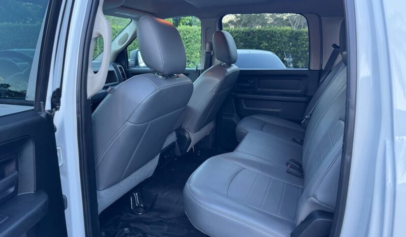 
								2018 RAM 1500 ST full									