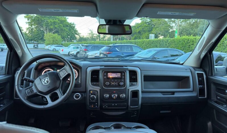 
								2018 RAM 1500 ST full									