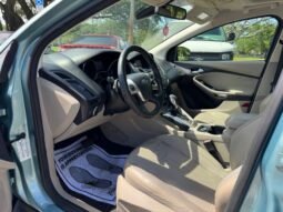 
										2012 Ford Focus SEL full									