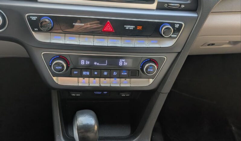 
								Hyundai Sonata Hybrid SE 2019 full									