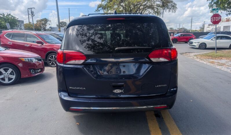 
								Chrysler Pacifica 2018 full									