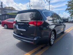 
										Chrysler Pacifica 2018 full									