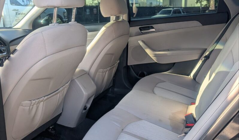 
								Hyundai Sonata Hybrid SE 2019 full									