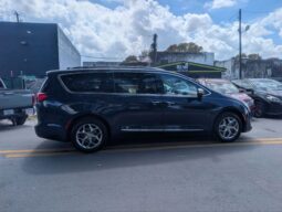 
										Chrysler Pacifica 2018 full									