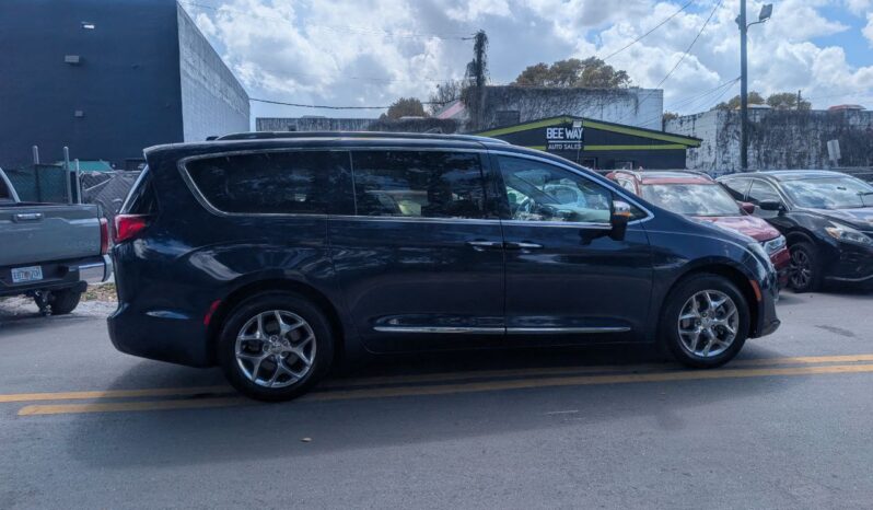 
								Chrysler Pacifica 2018 full									