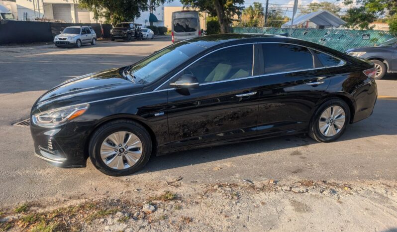 
								Hyundai Sonata Hybrid SE 2019 full									