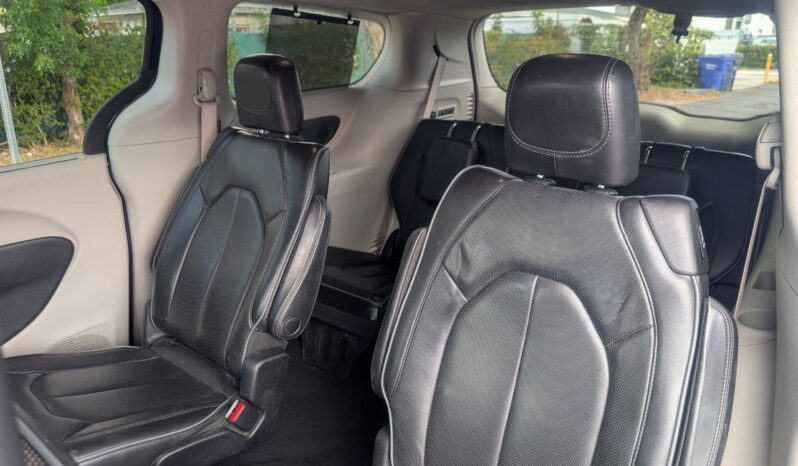 
								Chrysler Pacifica 2018 full									