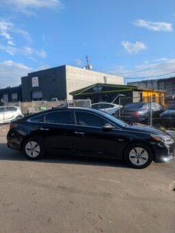 
										Hyundai Sonata Hybrid SE 2019 full									