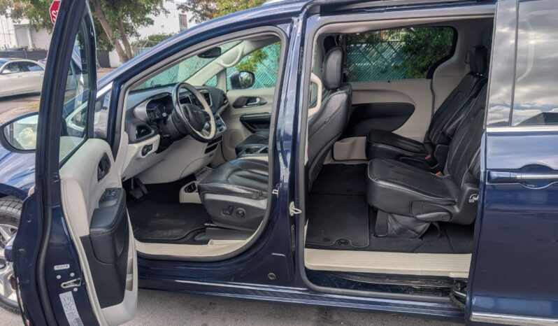 
								Chrysler Pacifica 2018 full									