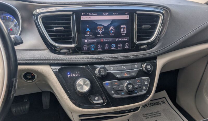 
								Chrysler Pacifica 2018 full									