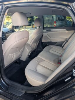 
										Hyundai Sonata Hybrid SE 2019 full									