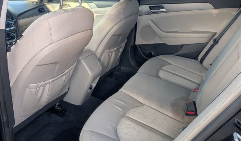 
								Hyundai Sonata Hybrid SE 2019 full									