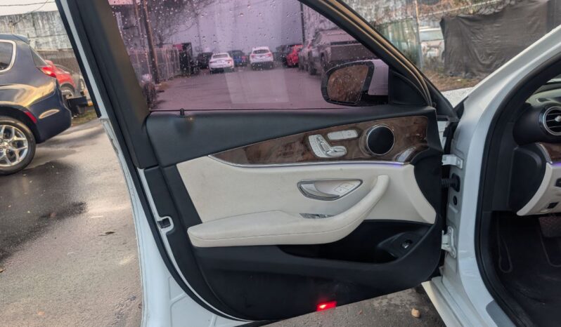 
								Mercedes E300 2017 full									