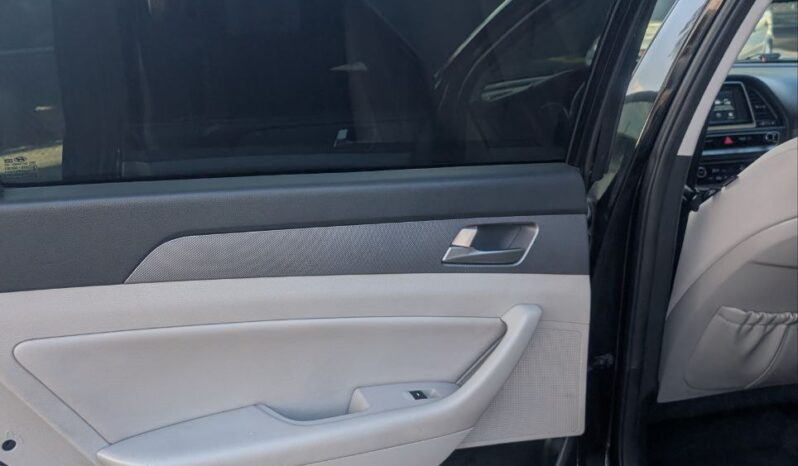 
								Hyundai Sonata Hybrid SE 2019 full									