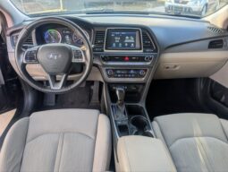 
										Hyundai Sonata Hybrid SE 2019 full									