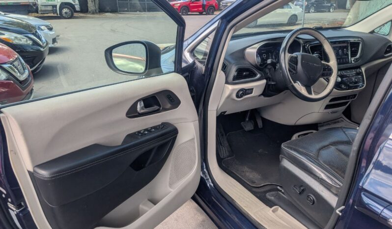 
								Chrysler Pacifica 2018 full									