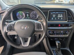 
										Hyundai Sonata Hybrid SE 2019 full									