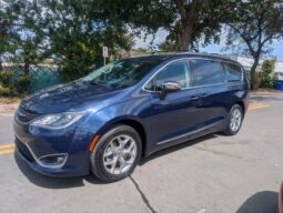 
										Chrysler Pacifica 2018 full									