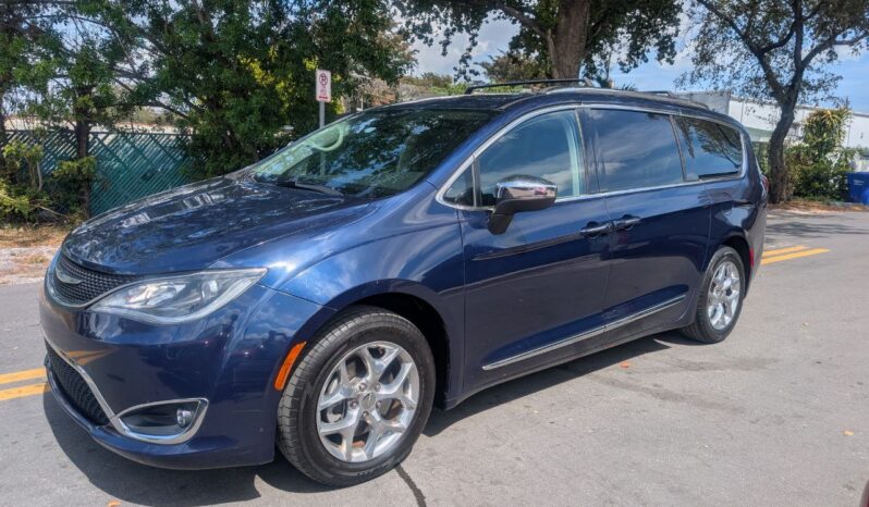 
								Chrysler Pacifica 2018 full									