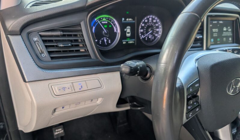 
								Hyundai Sonata Hybrid SE 2019 full									