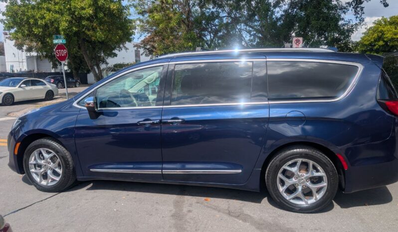 
								Chrysler Pacifica 2018 full									